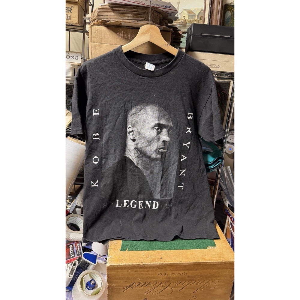 Kobe Bryant Legend Graphic T-Shirt Black Mens Size M Lakers Tribute